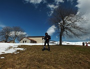 Salita primaverile sulla neve da Avolasio ( 1050 m.) alla SELLA (1450 m.) il 10 aprile 2013  - FOTOGALLERY